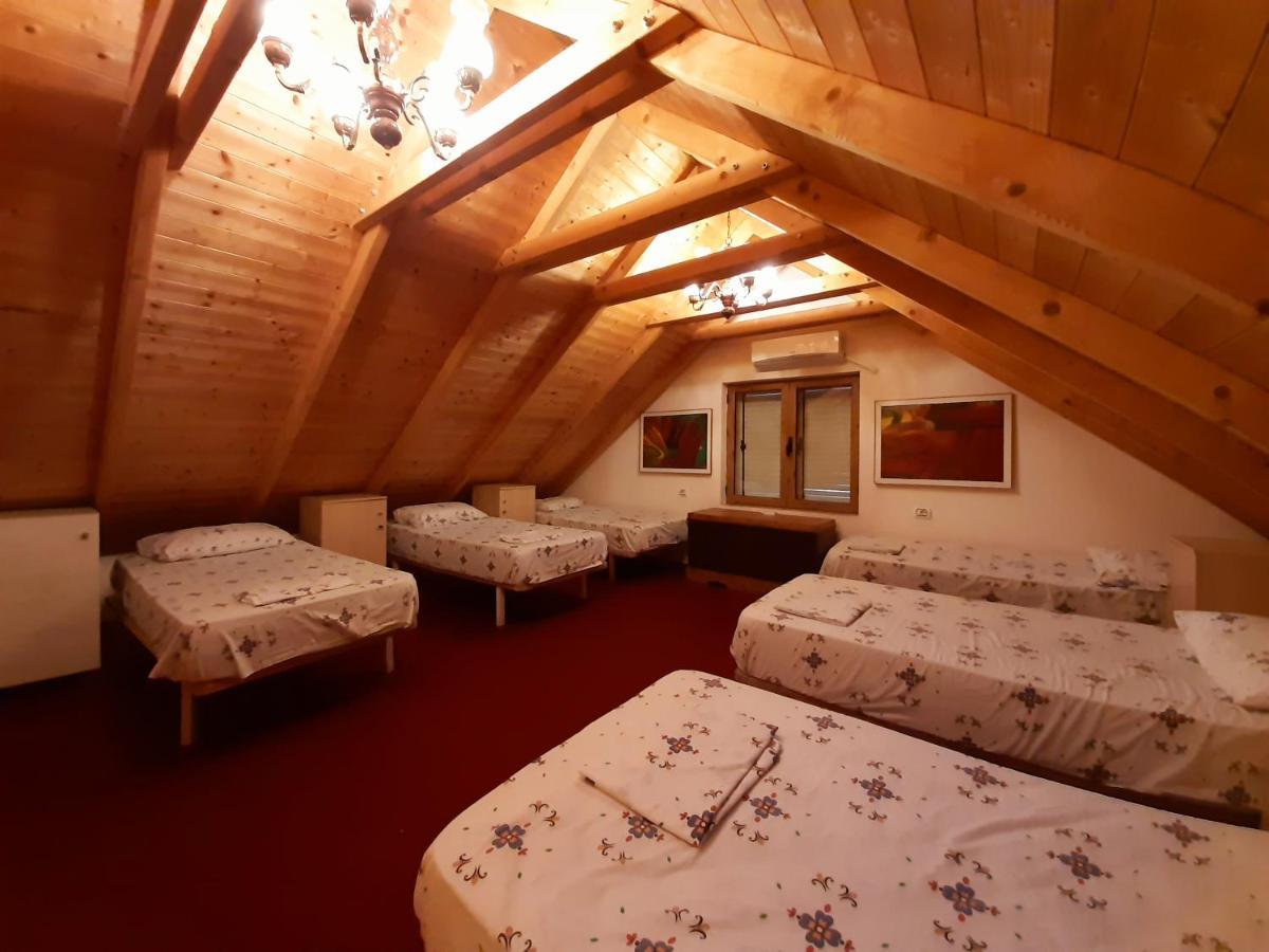 The Wanderers Hostel Shkoder Ngoại thất bức ảnh