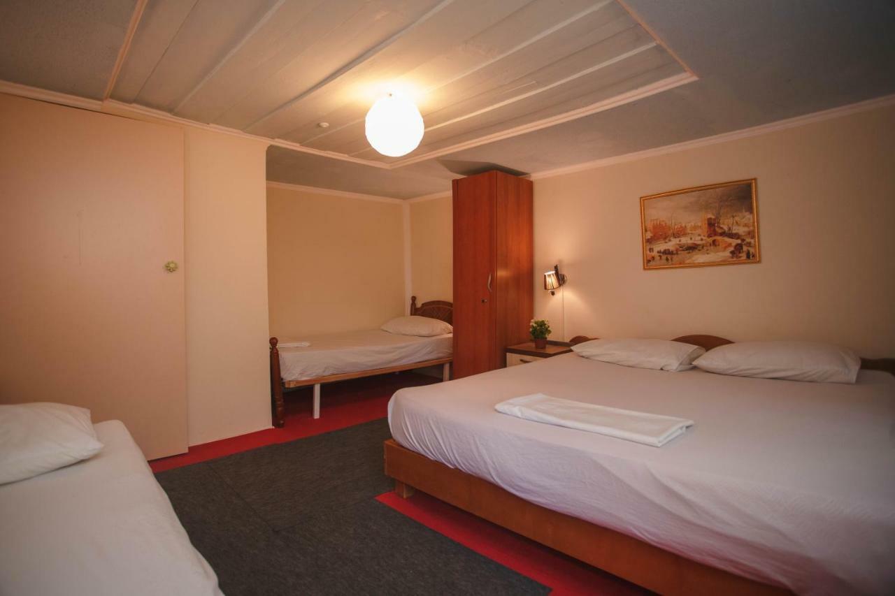The Wanderers Hostel Shkoder Ngoại thất bức ảnh